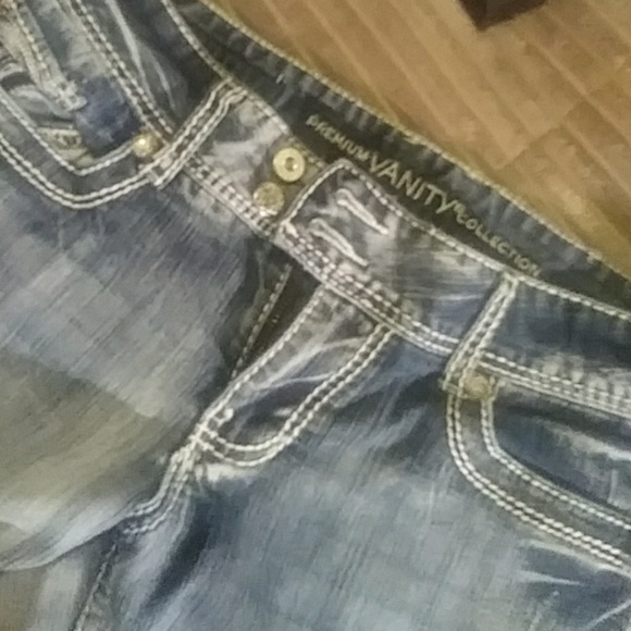 Clothes - Picture 3 of 4